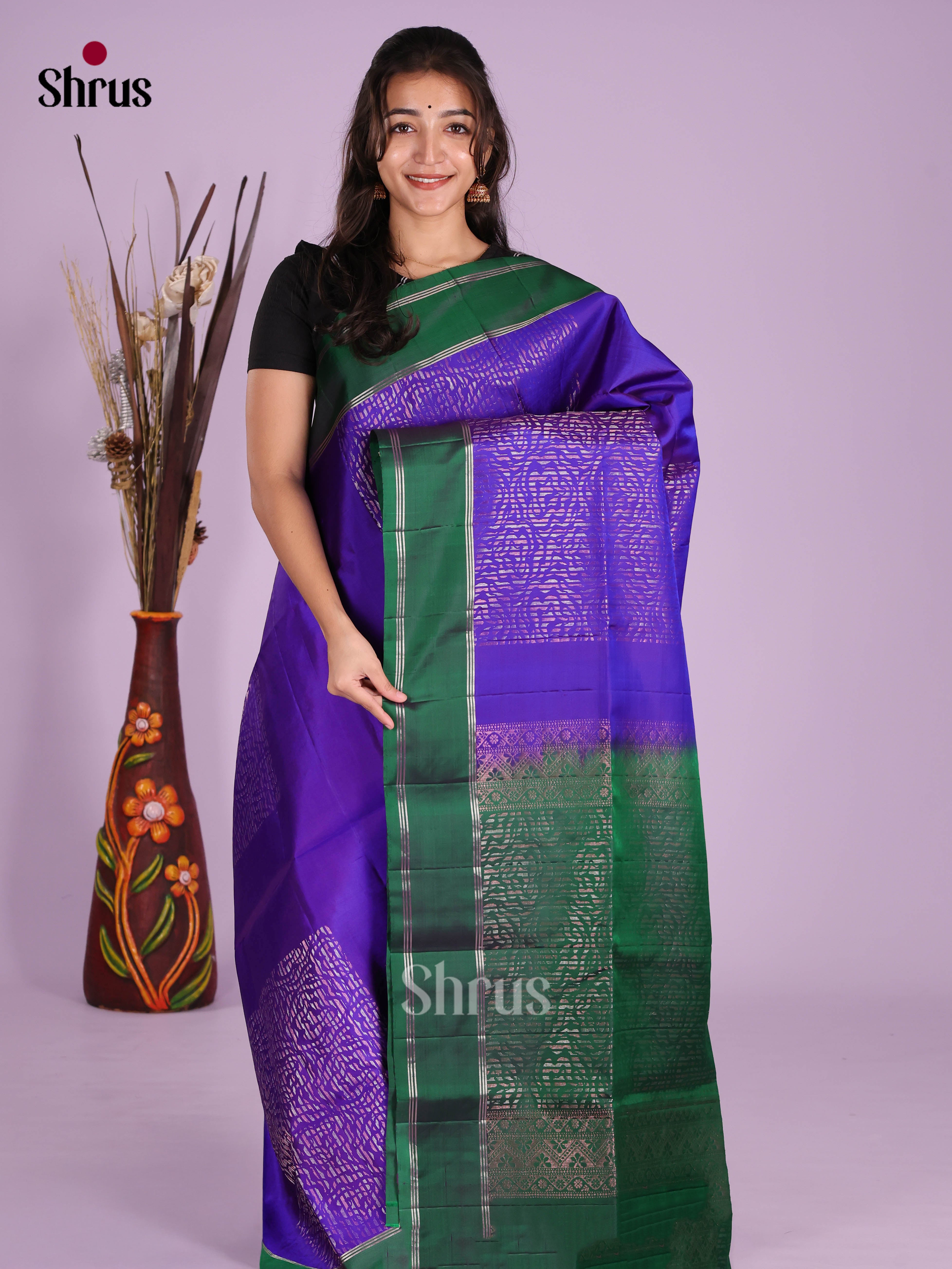 Buy Chic Royal Blue Soft Silk Sarees With Wavy Zari Patterns, Green Rettaipet Border & Brocade Pallu