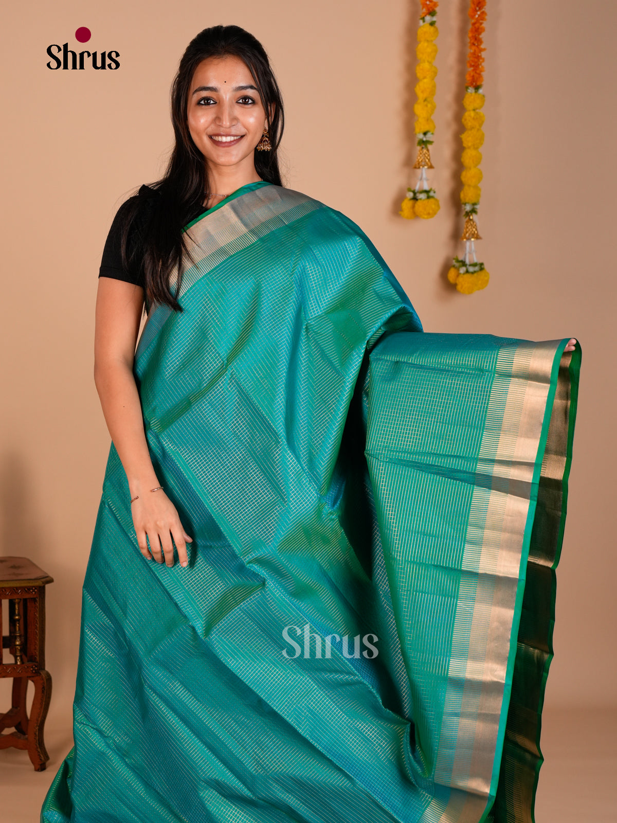 Buy Exquisite Sea Green Kanchipuram Saree With Vaira Oosi Checks, Zari Border & Brocade Pallu