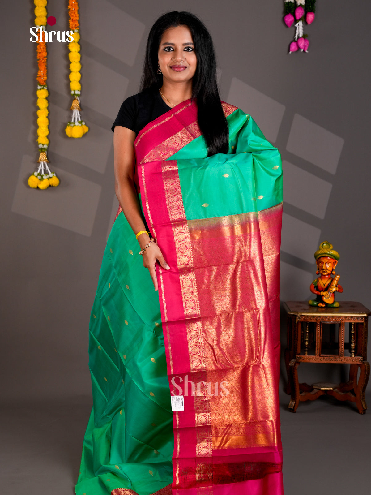 Buy Chic Sea Green Kanchipuram Saree with Zari Buttas, Pink Rettapet Border & Brocade Pallu
