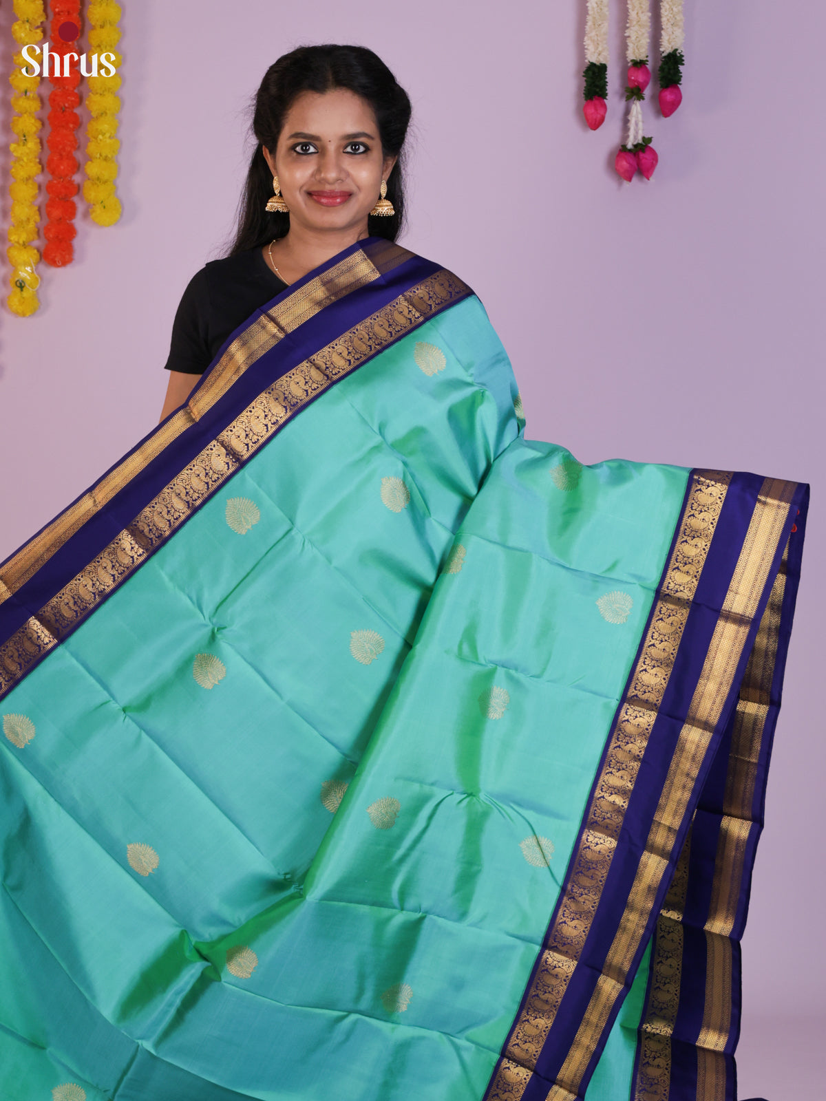 Buy Exquisite Sea Green Kanchipuram Sarees With Paisley Buttas, Navy Blue Rettaipet Border & Pallu