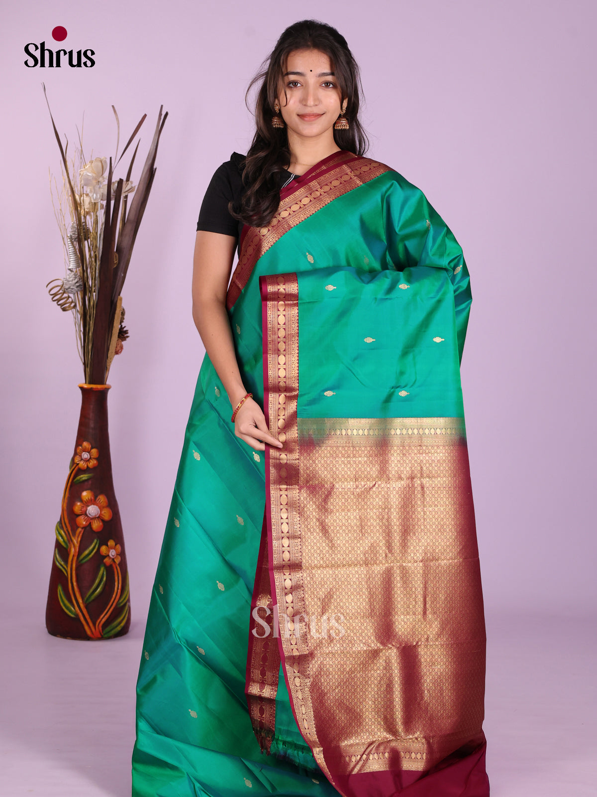 Buy Majestic Sea Green Kanchipuram Silk Saree With Teardrop Buttas, Maroon Border & Brocade Pallu