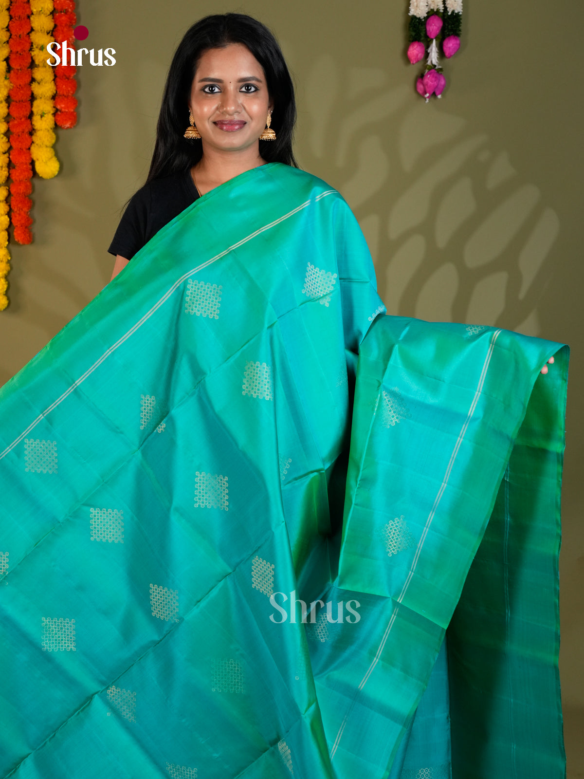 Buy Chic Sea Green Pure Soft Silk Saree with Zari Kolam Motifs, Plain Border & Pallu With Kolam Pattern