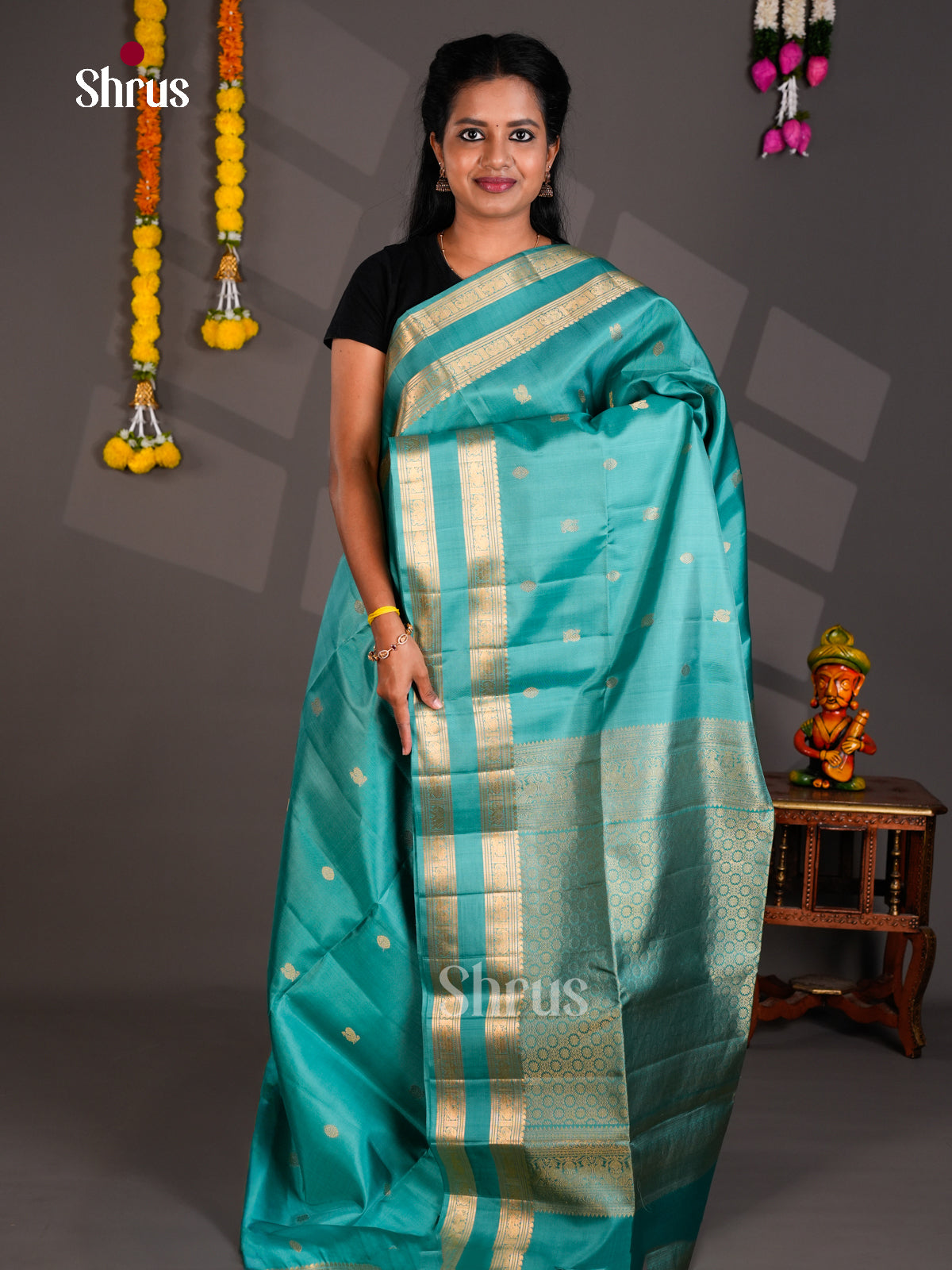 Buy Classy Sea Green Soft Silk Saree With Gold Buttas, Rettaipet Zari Border & Brocade Pallu