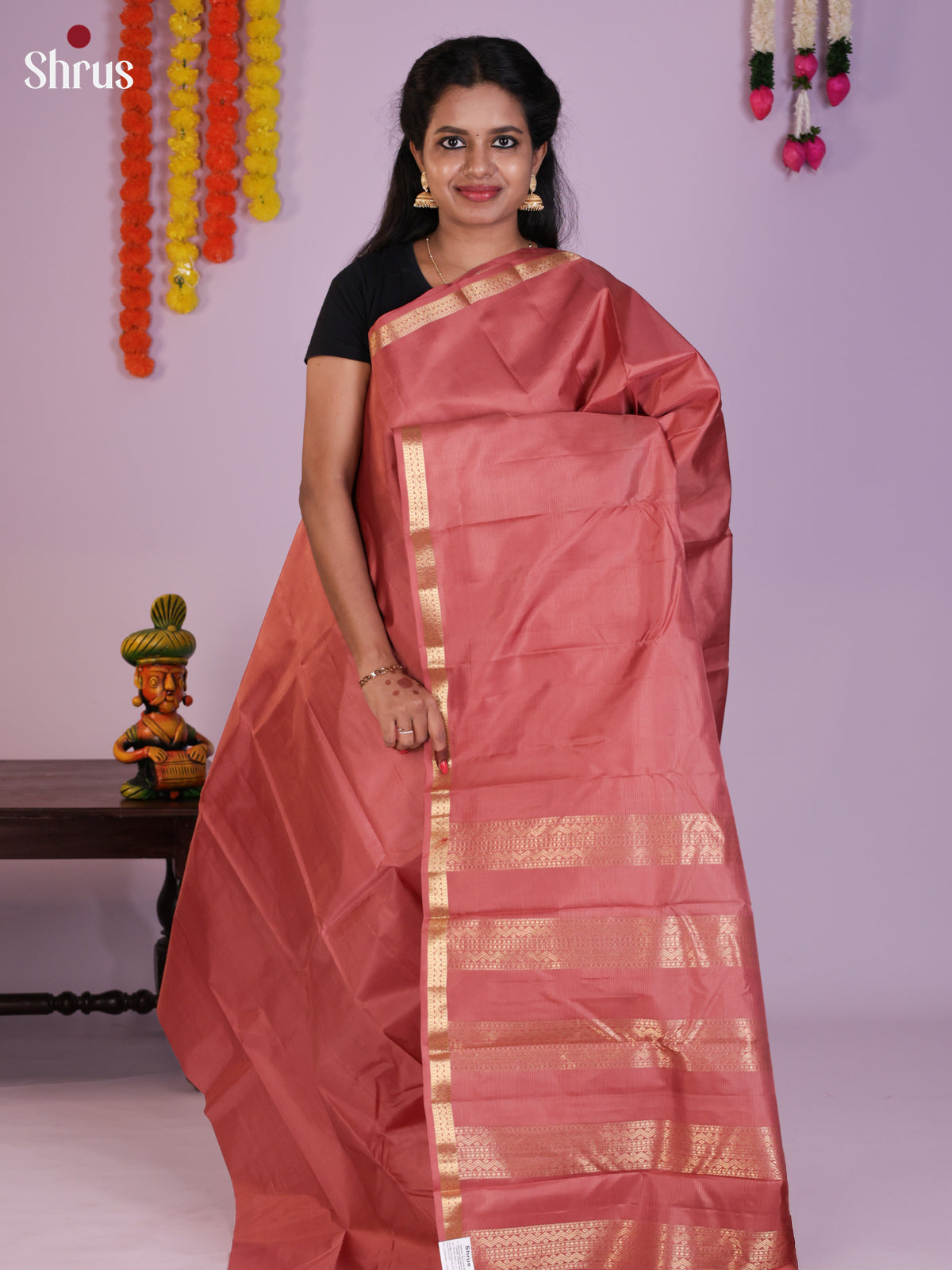 Buy Charming Soft Pink Kanchipuram Silk Saree With Thin Zari Border & Traditional Pallu