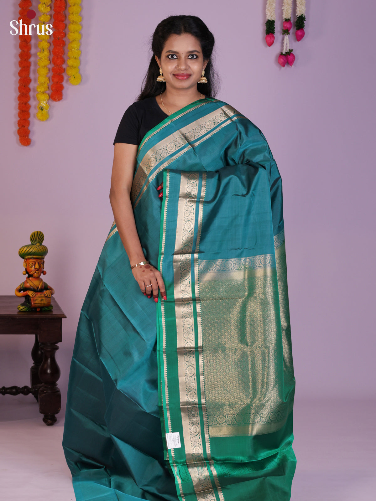 Buy Opulent Teal Blue Kanchipuram Silk Saree with Rettaipet Border & Emerald Green Brocade Pallu