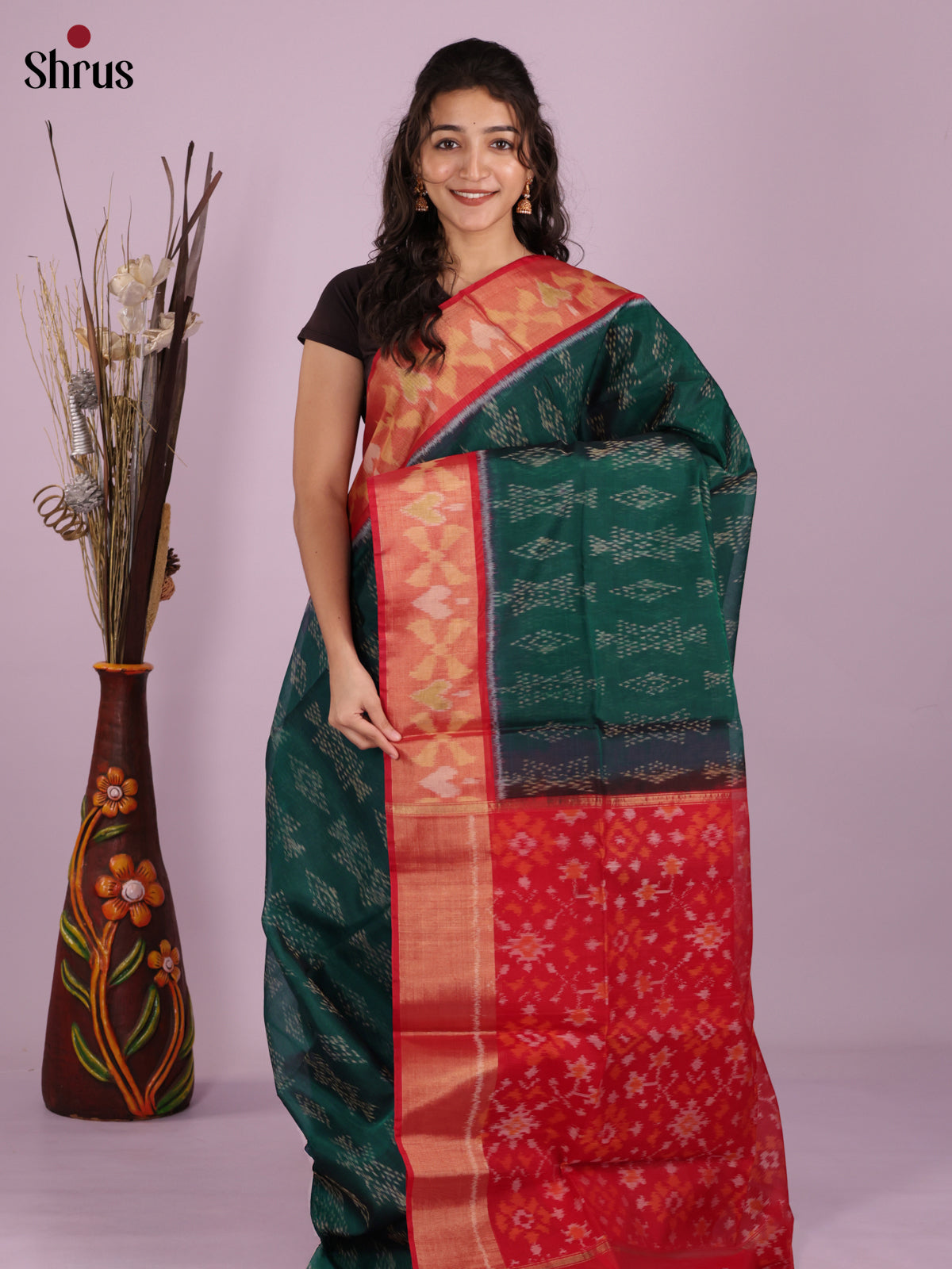 Buy Charming Teal Green Pochampally Silk Cotton Saree With Diamond Ikat Motifs, Red Border & Pallu