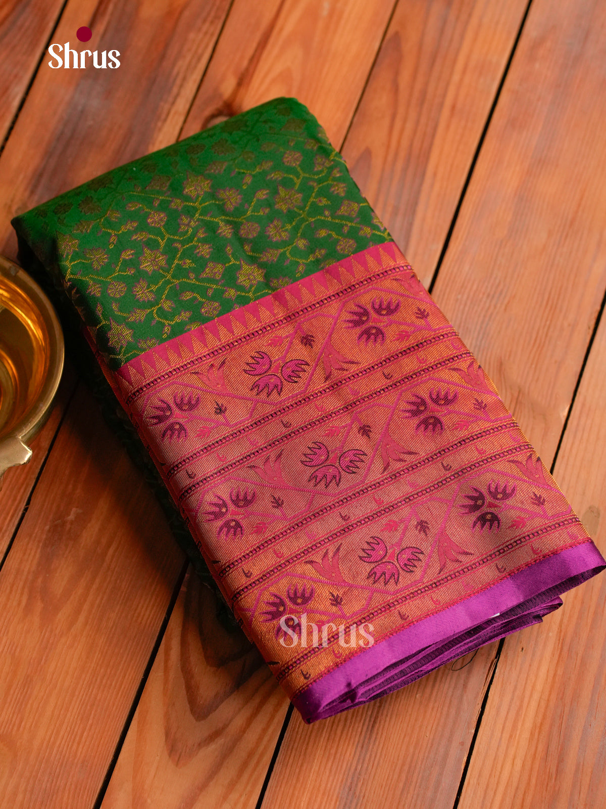 Timeless Green Kanchipuram Silk Saree With Jaal Patterns | Magenta Floral Vines Border & Pallu
