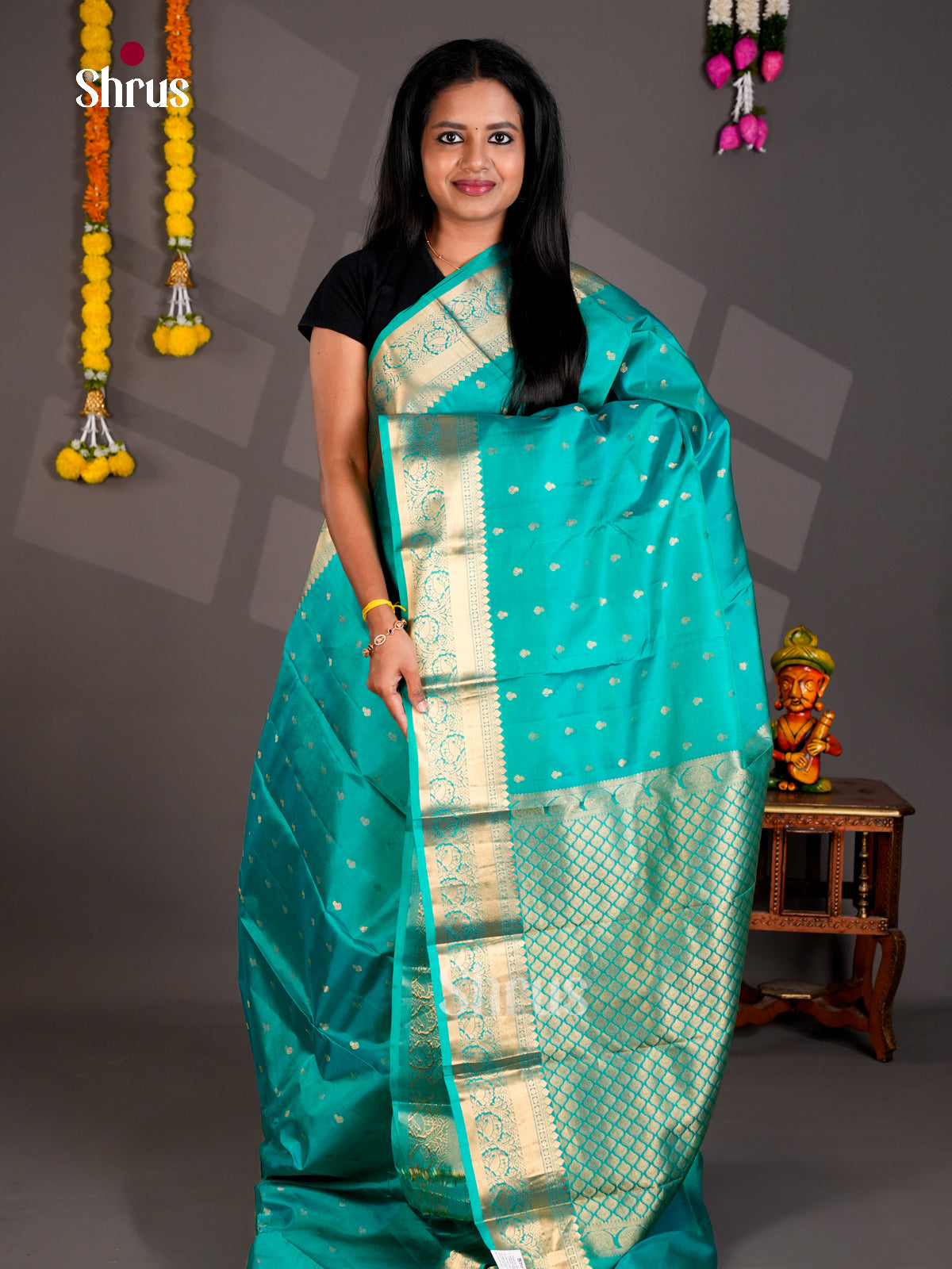 Buy Captivating Turquoise Blue Kanchipuram Silk Saree with Small Buttas & Traditional Zari Border