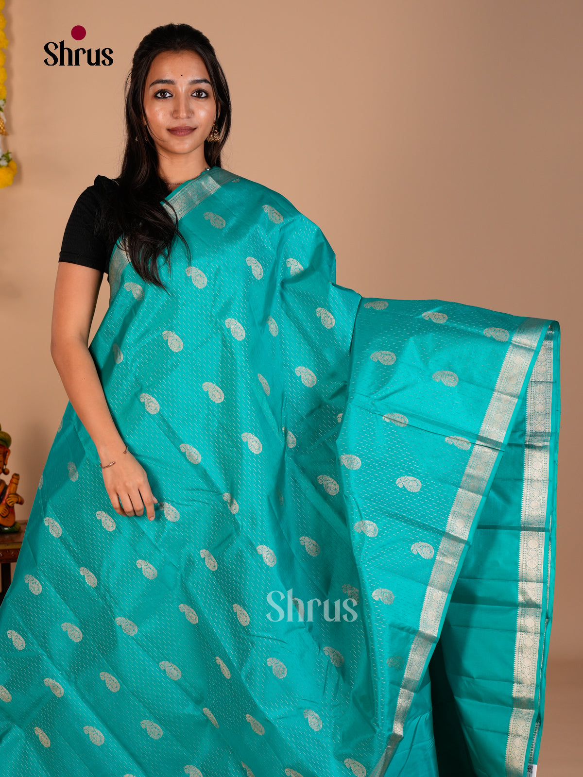 Buy Beautiful Turquoise Kanchipuram Saree With Silver Manga Motifs, Zari Border & Brocade Pallu