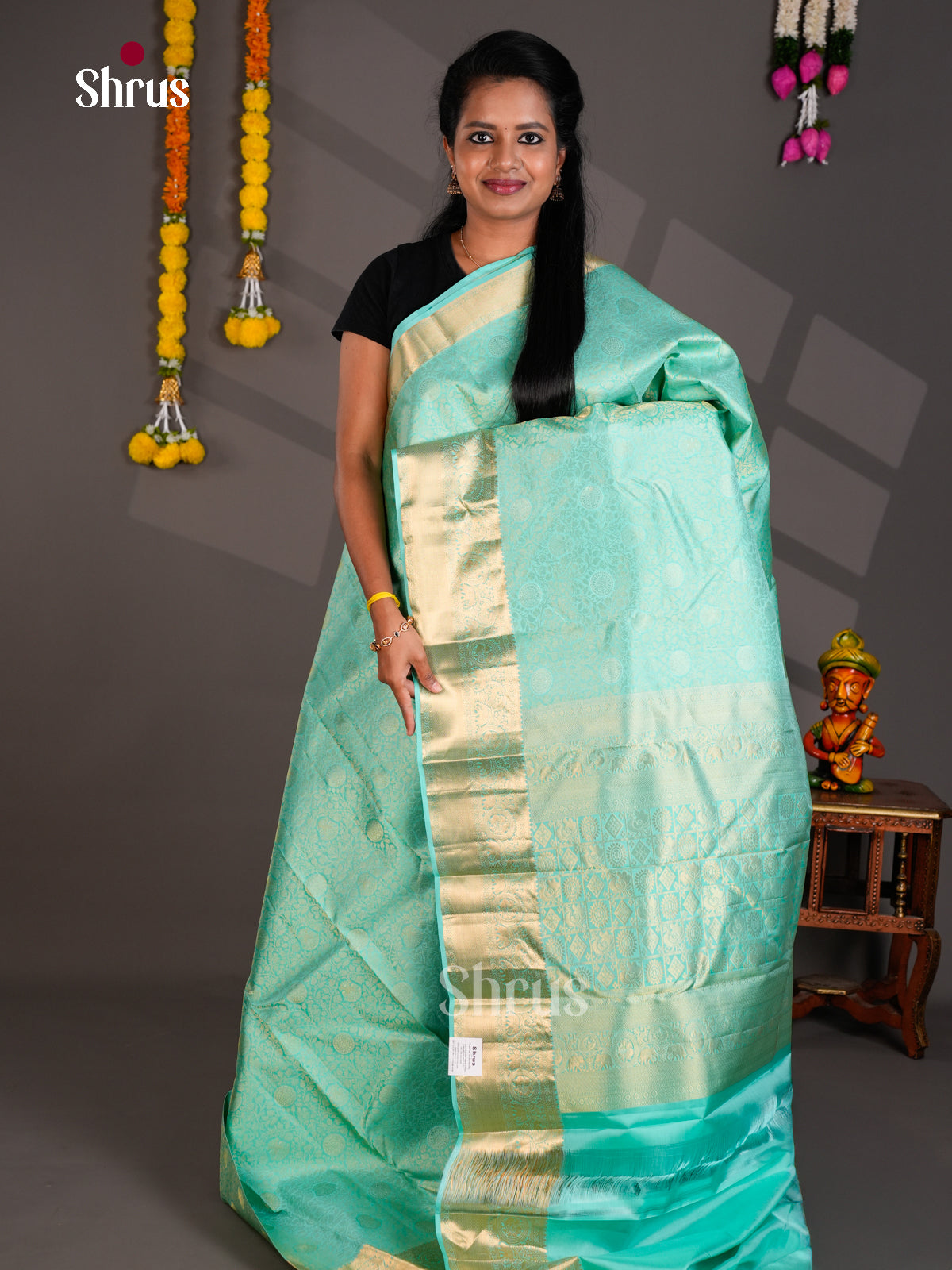 Buy Charming Turquoise Kanchipuram Silk Saree with Zari Woven Floral Nestling Brocade & Traditional Border