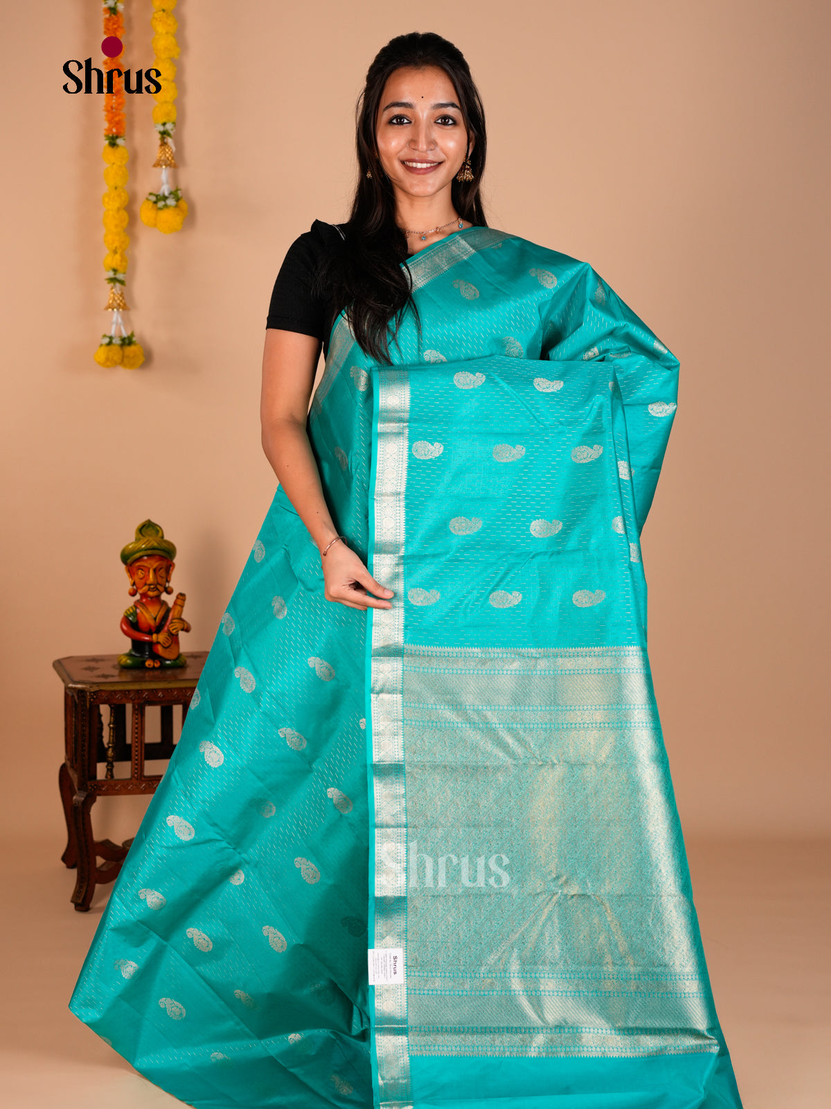 Buy Beautiful Turquoise Kanchipuram silk Saree With Silver Manga Motifs, Zari Border & Brocade Pallu