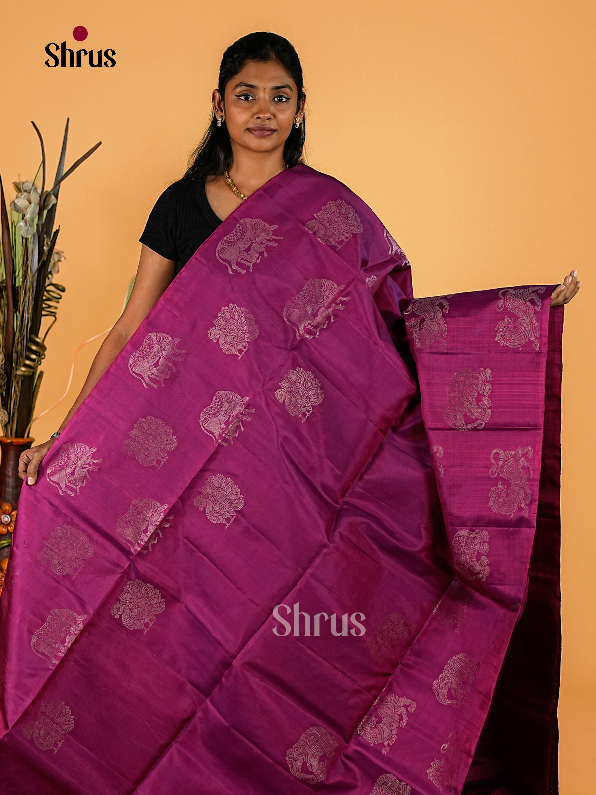 Vibrant Purple Borderless Soft Silk Sarees With Silver Animals Motif & Zari Woven Brocade Pallu 1