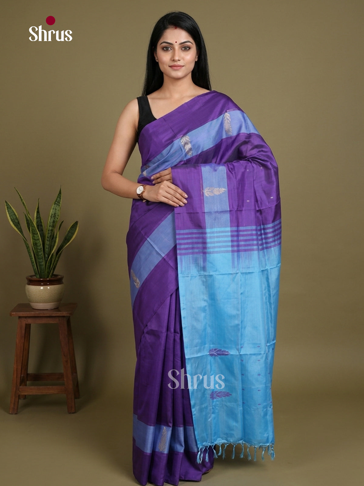 Buy Chic Violet Banana Pith Saree With Leaf Motifs & Blue Thread Woven Pallu