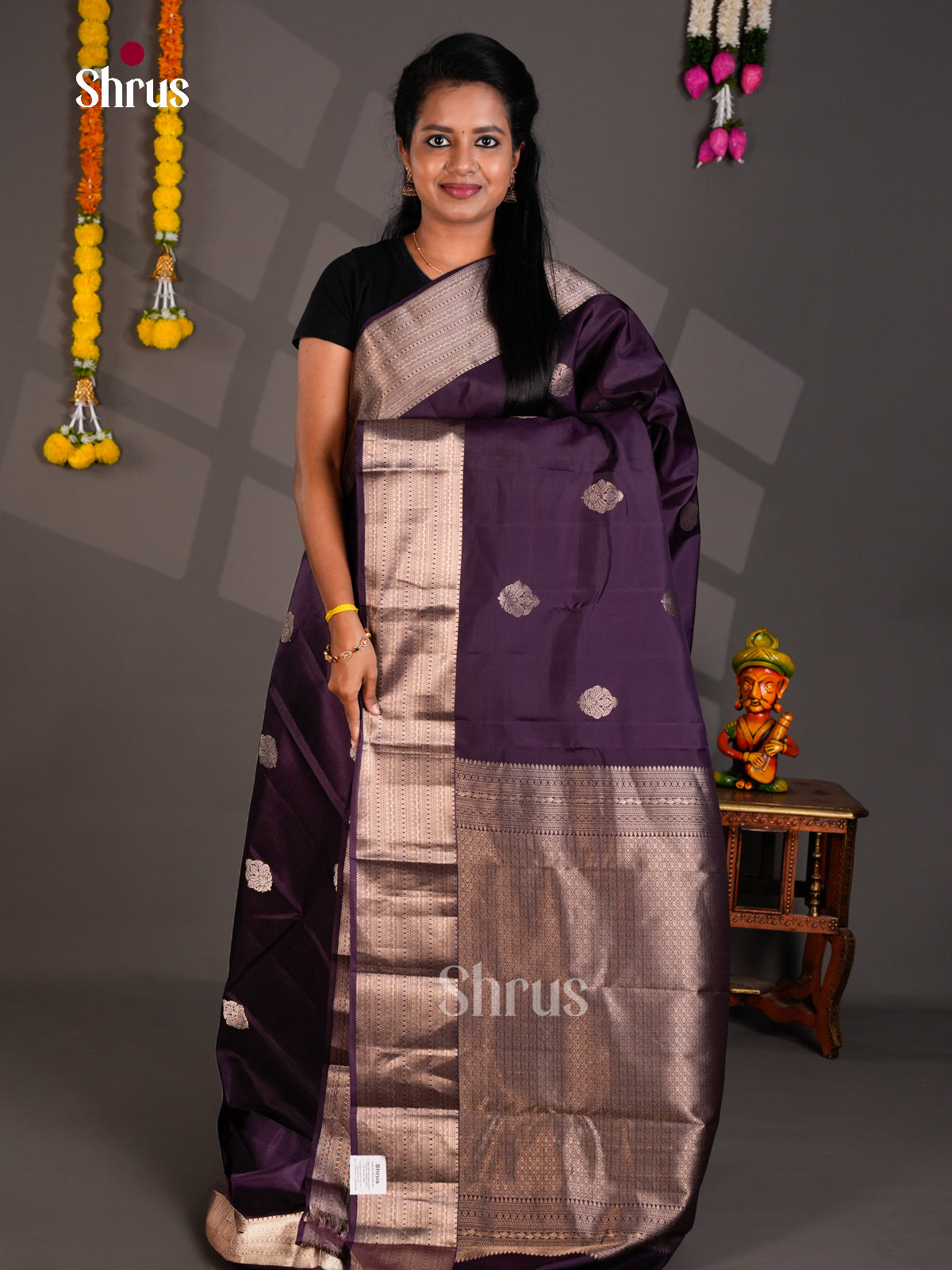 Buy Regal Violet Kanchipuram Silk Saree With Floral Motifs, Zari Border & Brocade Pallu