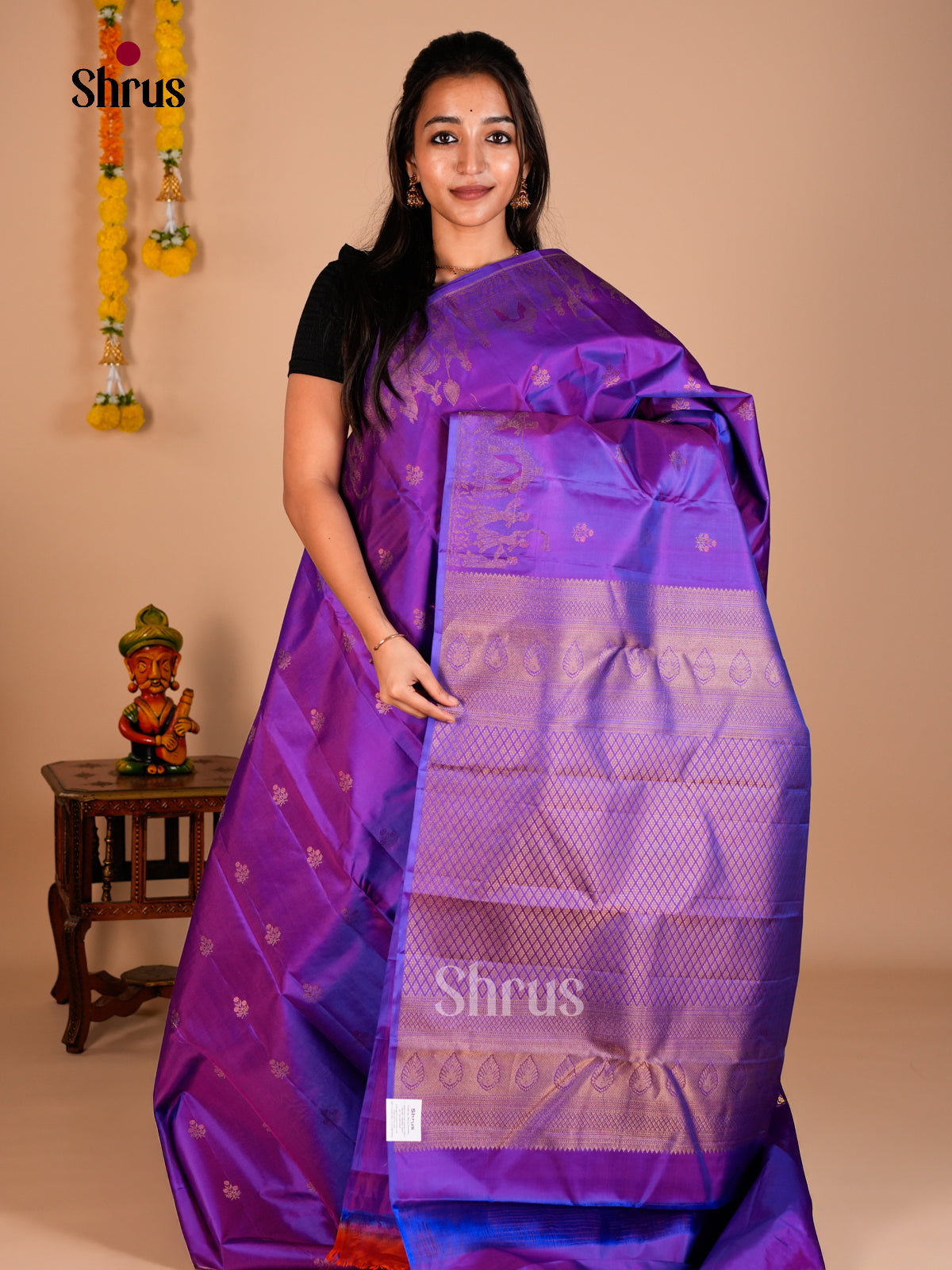Buy Striking Violet Kanchipuram Silk Saree With Zari Woven Buttas, Border & Brocade Pallu