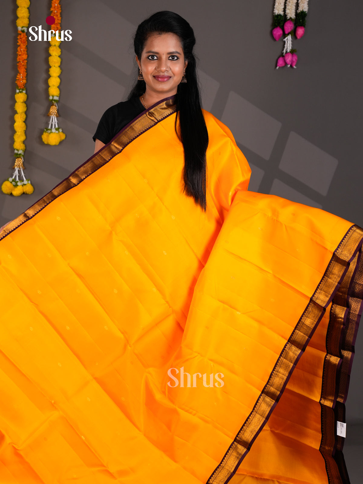 Buy Magnificent Yellow Kanchipuram Saree With Golden Buttas, Small Zari Border & Wine Brocade Pallu