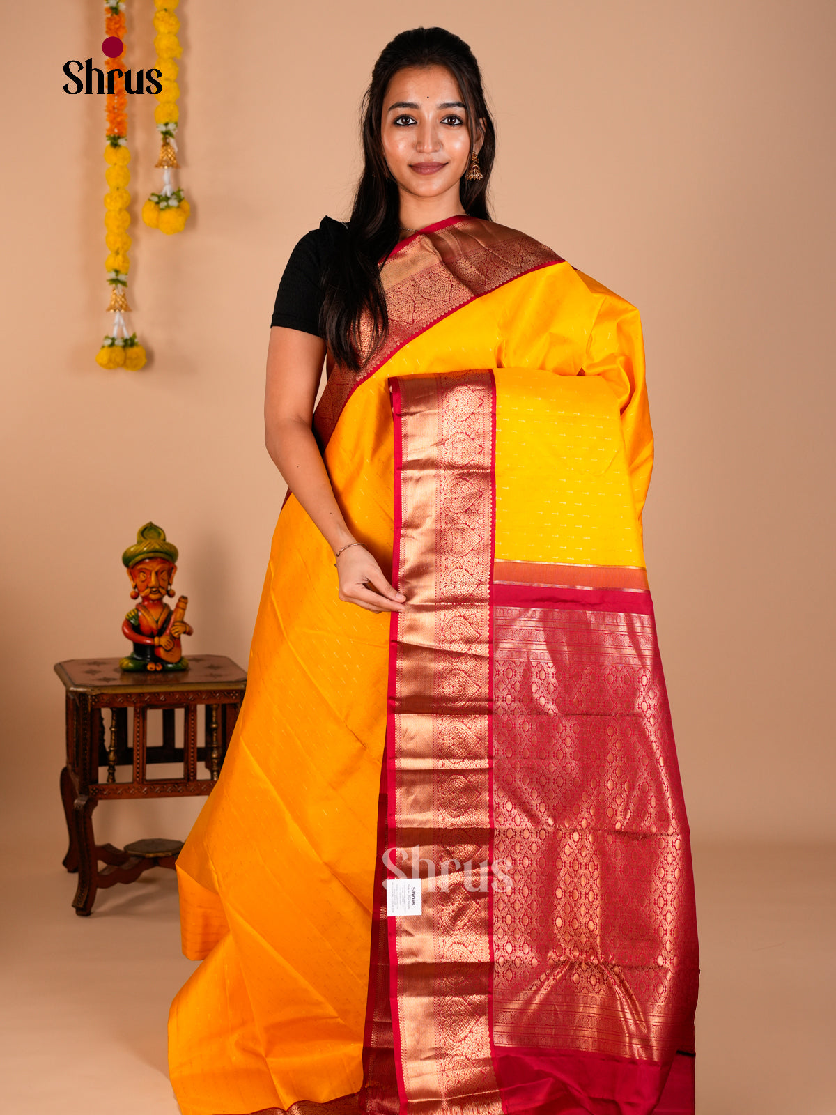 Buy Luminous Yellow Kanchipuram Silk Saree With Intricate Buttas, Red Zari Border & Brocade Pallu