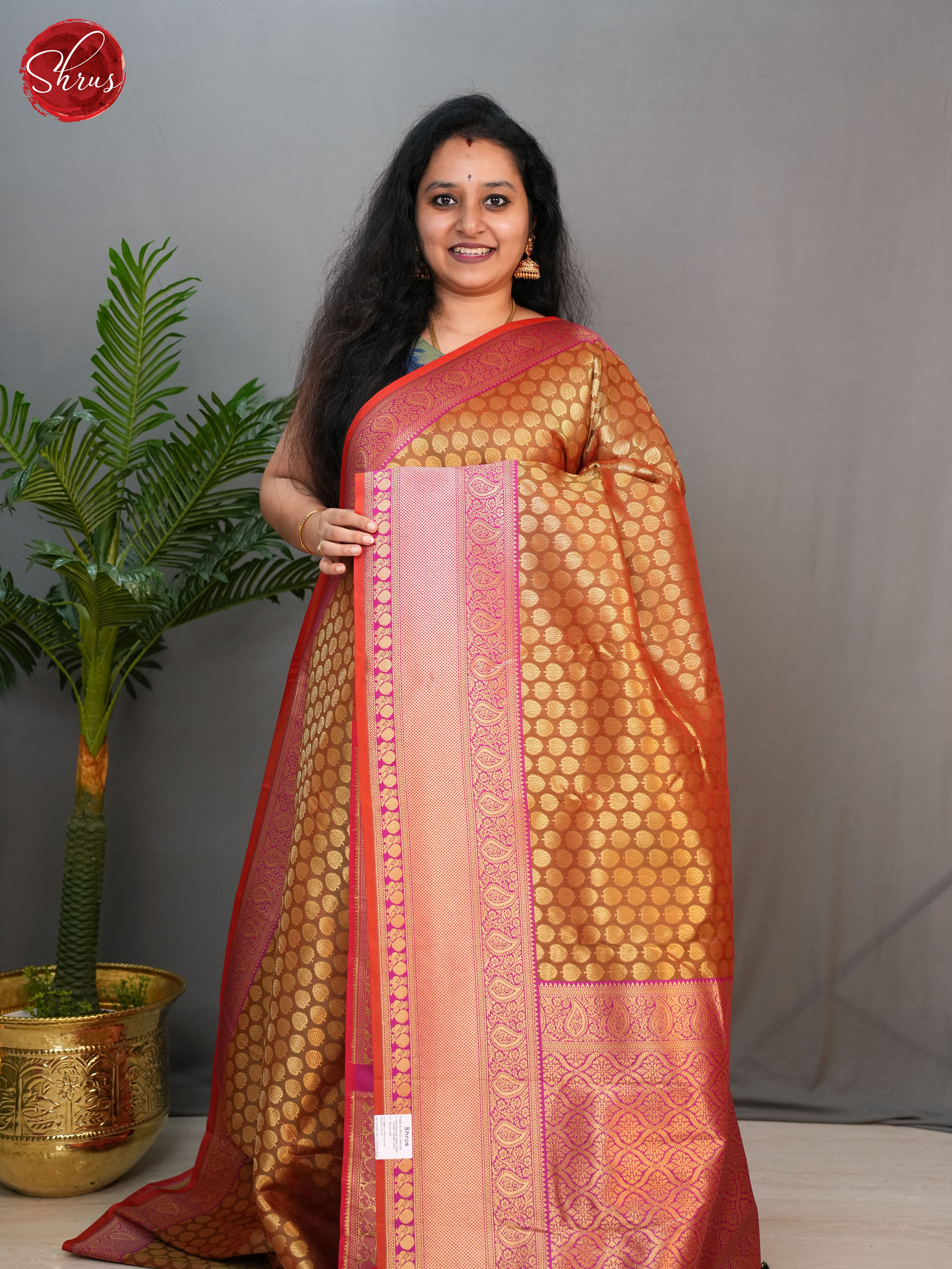 Mehandi Green & Pink - Semi Kanchipuram with Zari woven floral  motifs    on the body & contrast   Zari Border - Shop on ShrusEternity.com