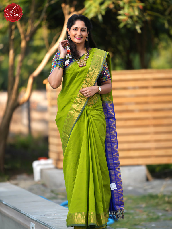 Green and Black Vibrant Colours Kalyani Cotton Gatwal Saree, Soft