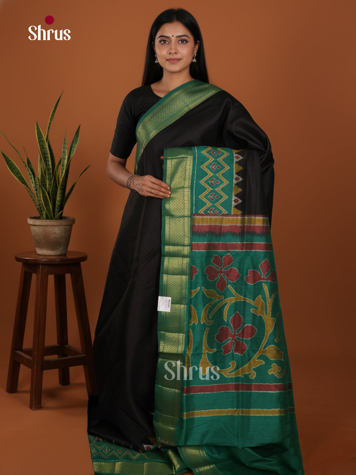 DKS26221 - Semi Patola Saree