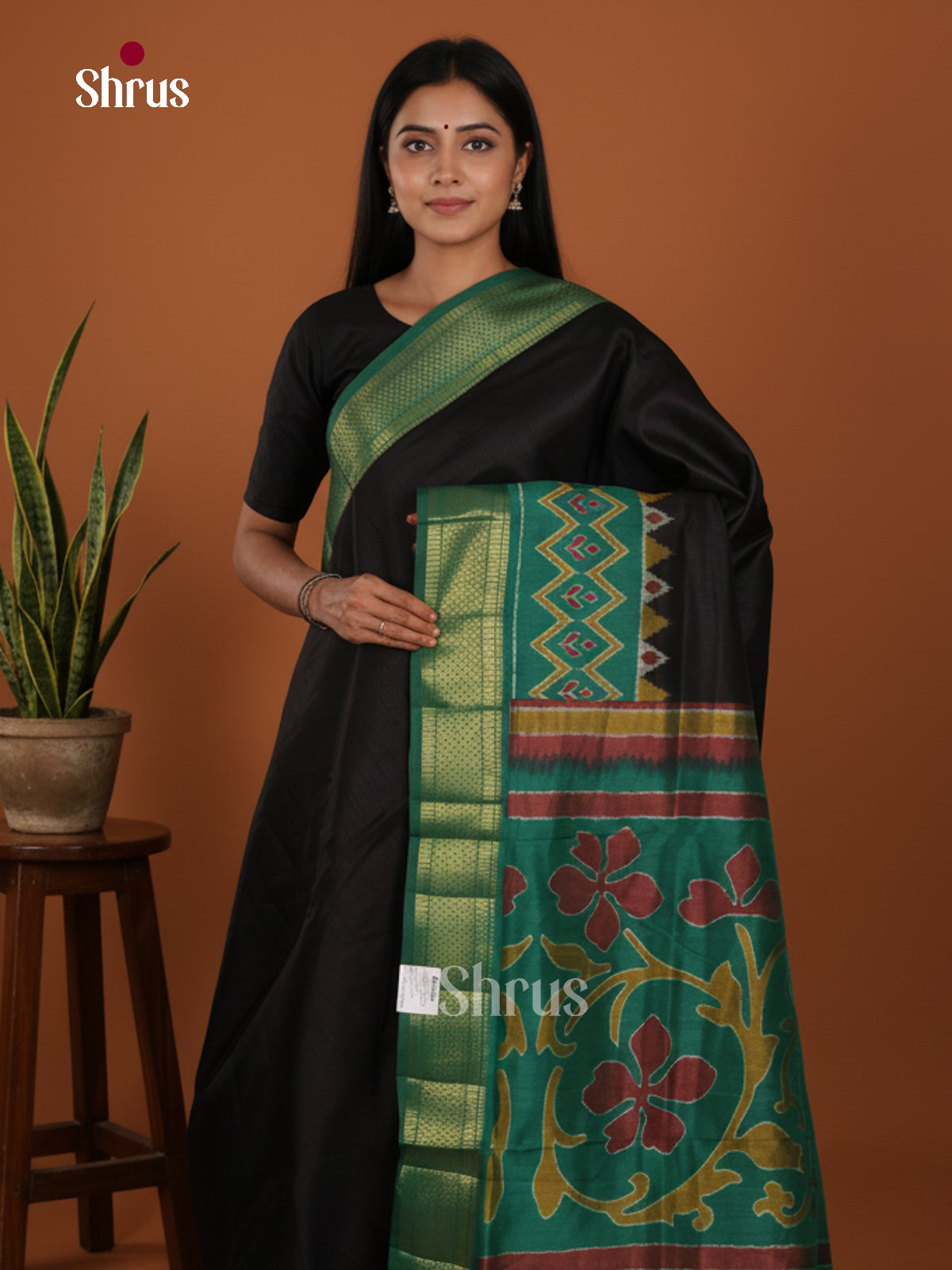 DKS26221 - Semi Patola Saree
