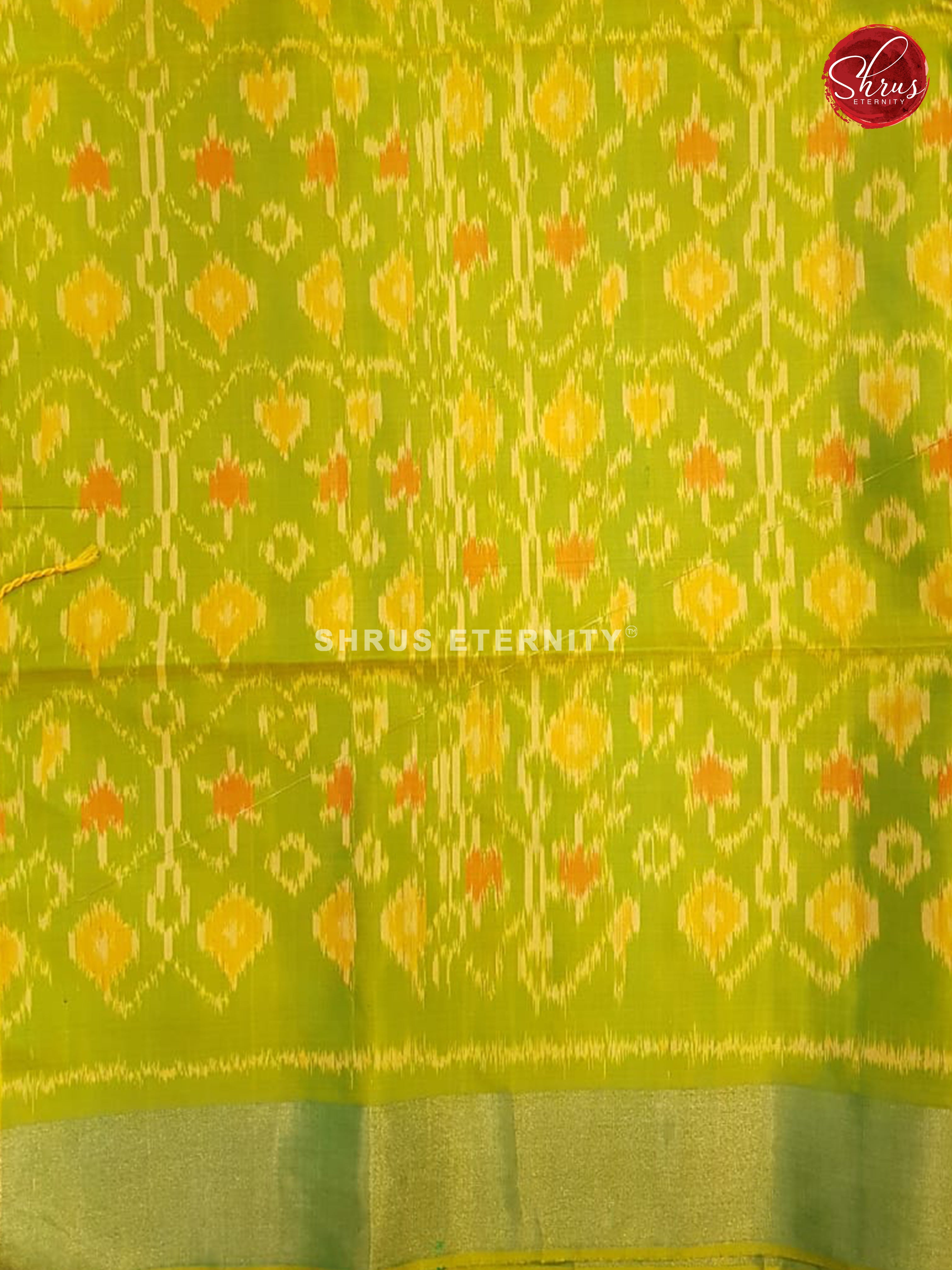 Black & Parrot Green - Soft Silk - Shop on ShrusEternity.com