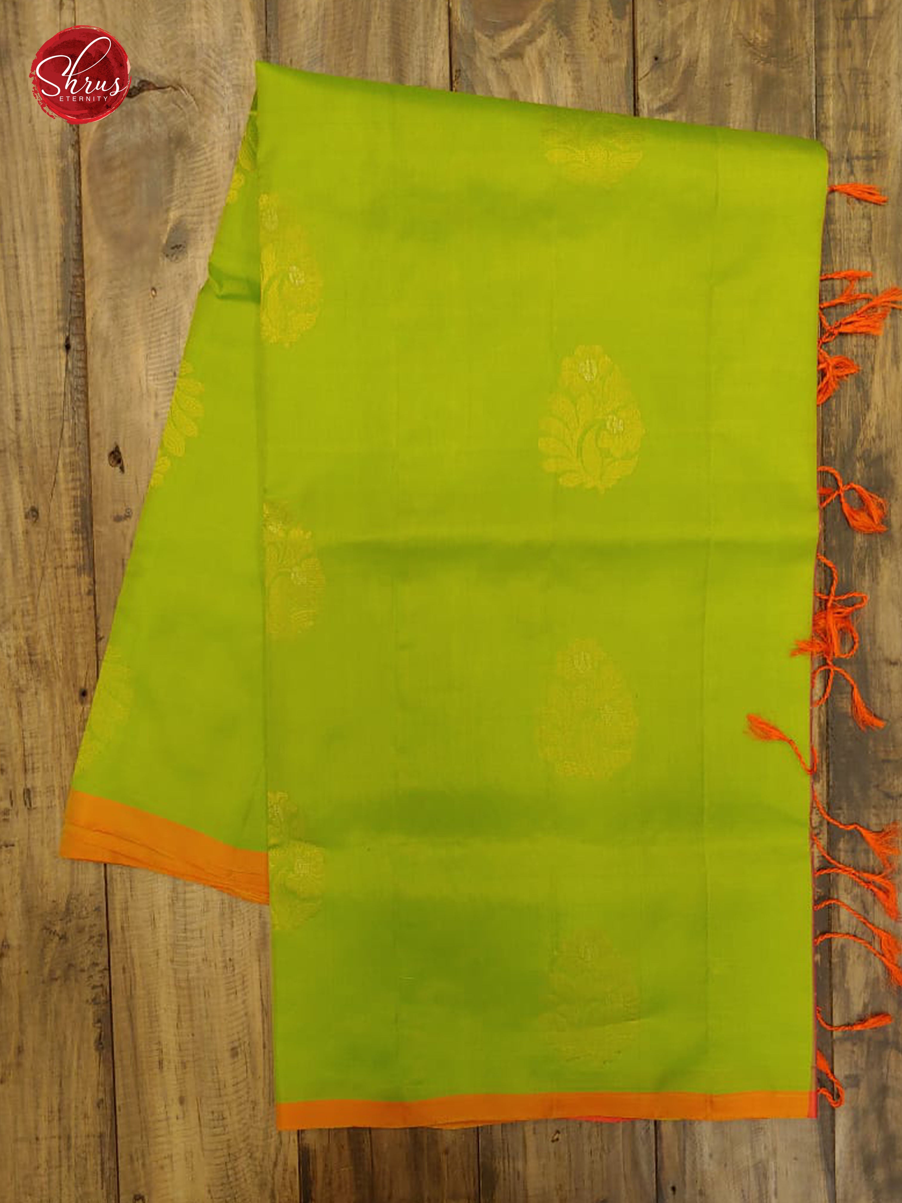 Green & Orangish Pink - Borderless Soft Silk with Gold Zari - Shop on ShrusEternity.com
