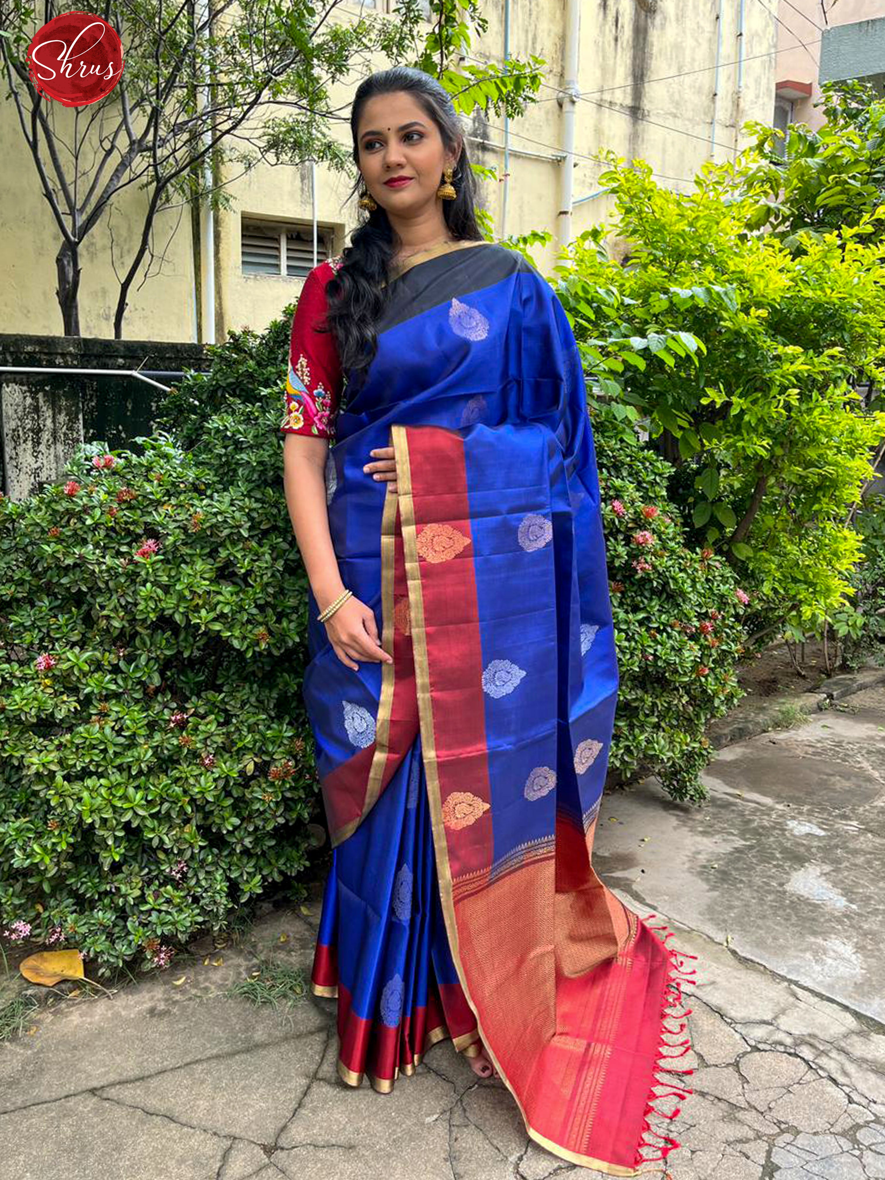 Blue & Red - Soft Silk with zari woven floral motifs on the  body & Contrast Border - Shop on ShrusEternity.com