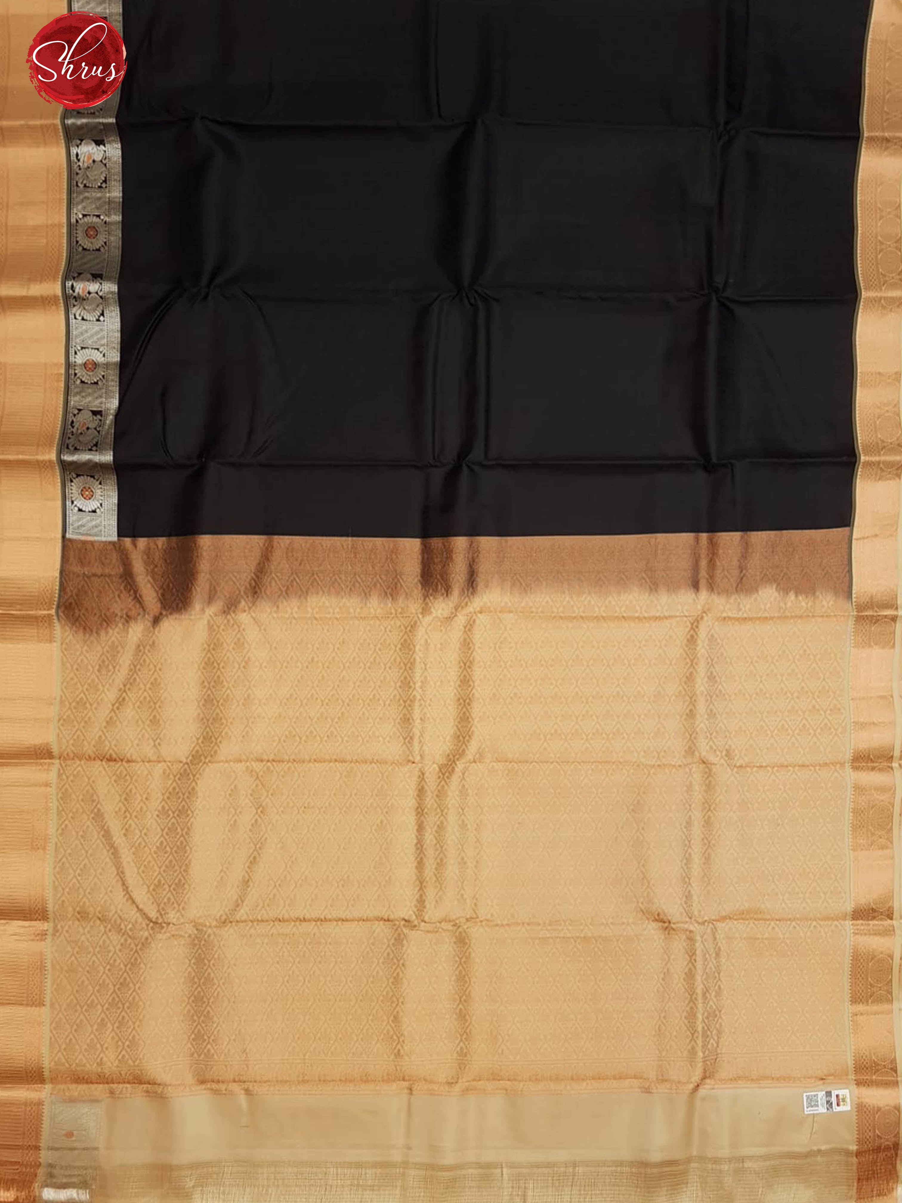 Black & Peach - Kanchipuram Silk with plain body & Contrast Zari Border - Shop on ShrusEternity.com