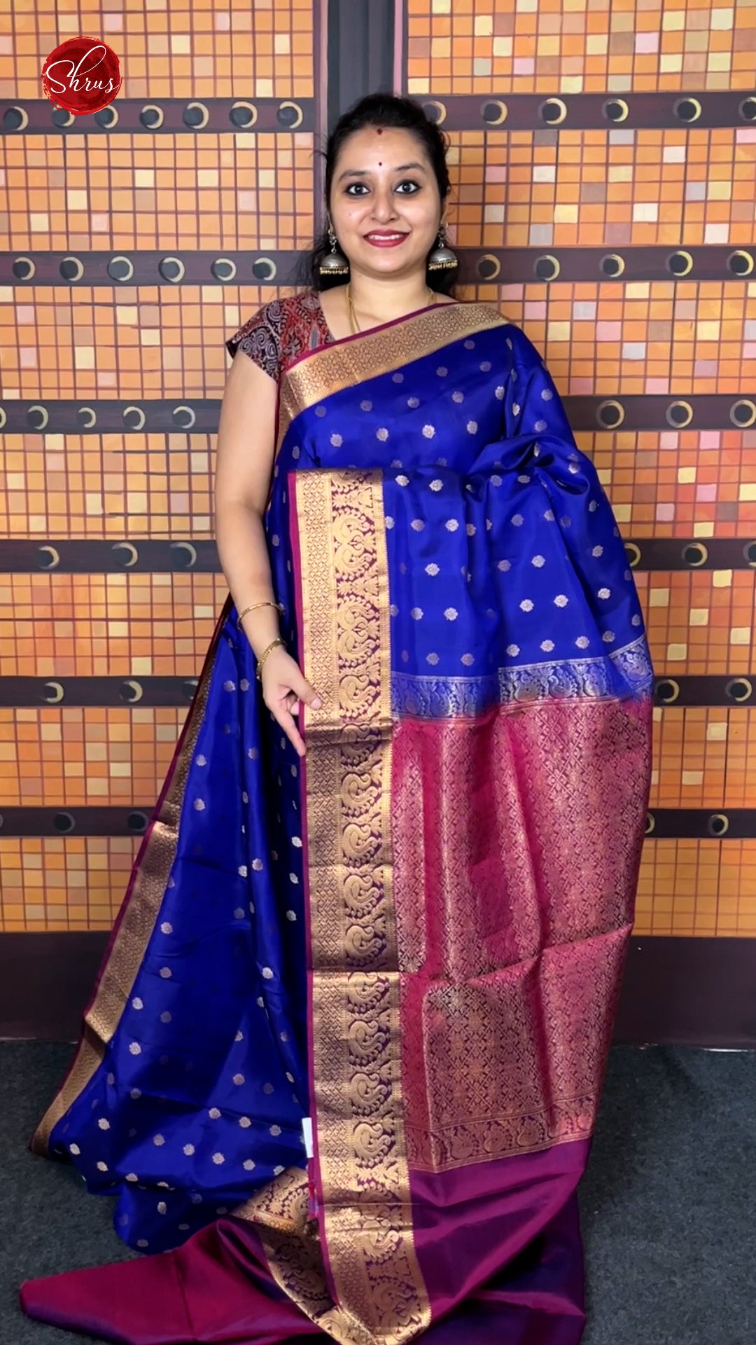 Blue & Majenta - Kanchipuram Silk with zari buttas on the body & contrast zari border - Shop on ShrusEternity.com