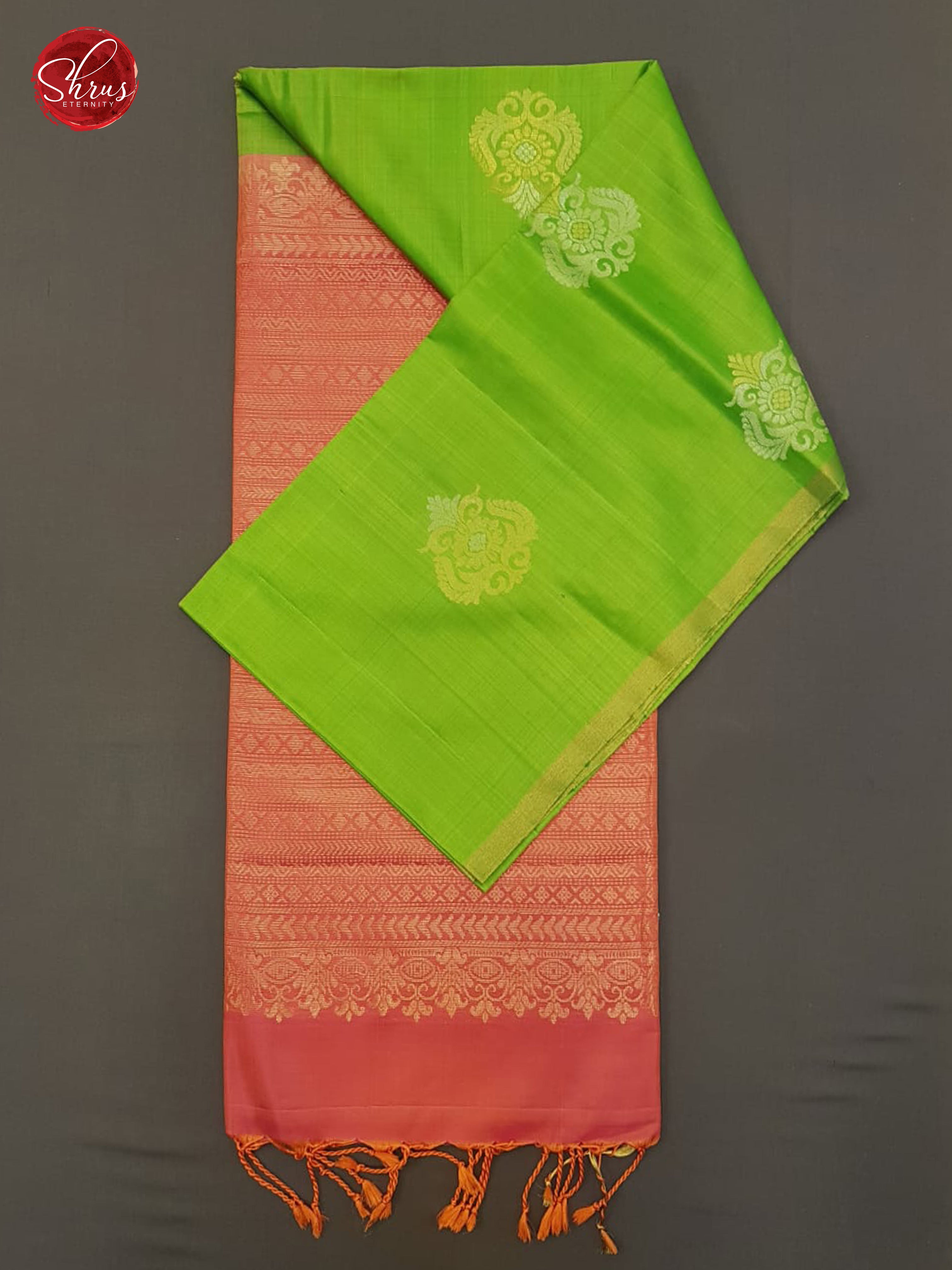 Green & Pink -  Borderless Soft Silk with floral motifs on the body - Shop on ShrusEternity.com