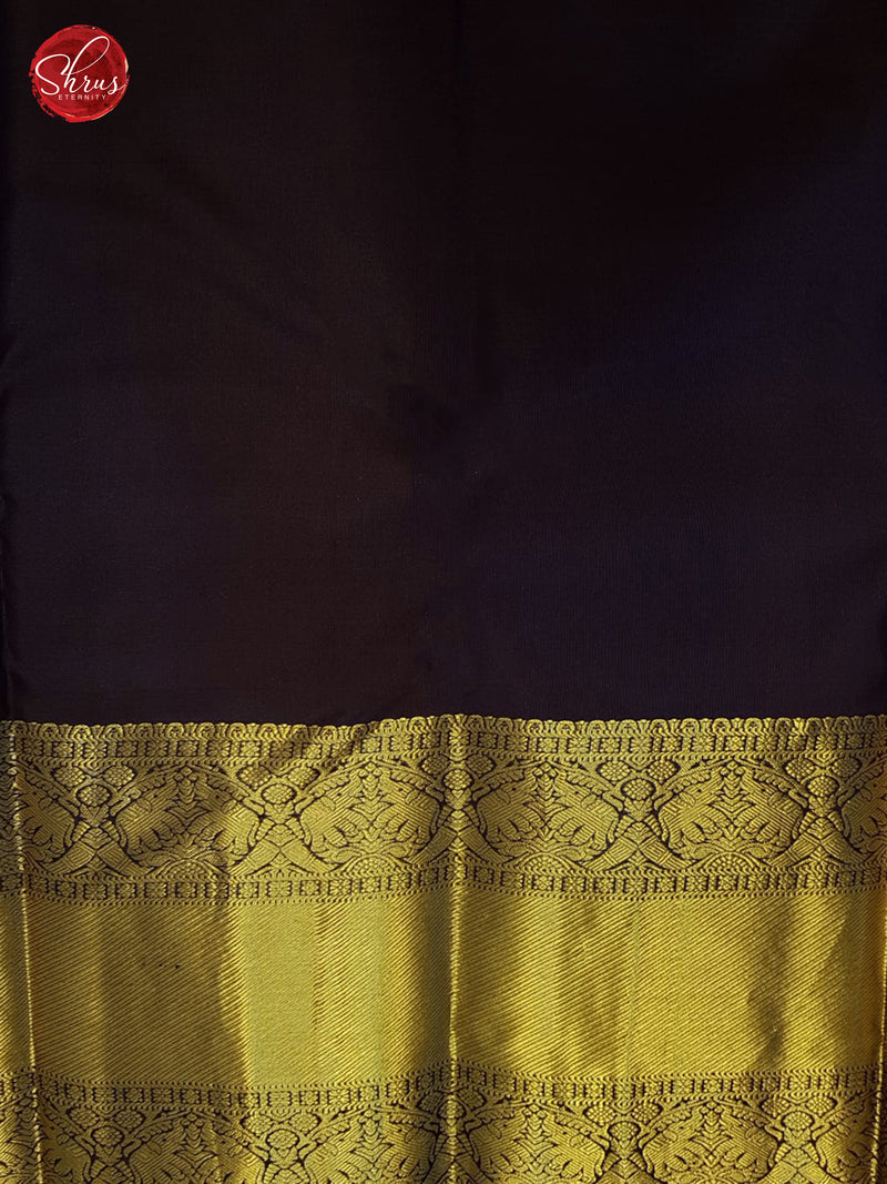 Green & Brown - Kanchipuram SIlk with zari woven block motifs on the body & contrast zari Border - Shop on ShrusEternity.com