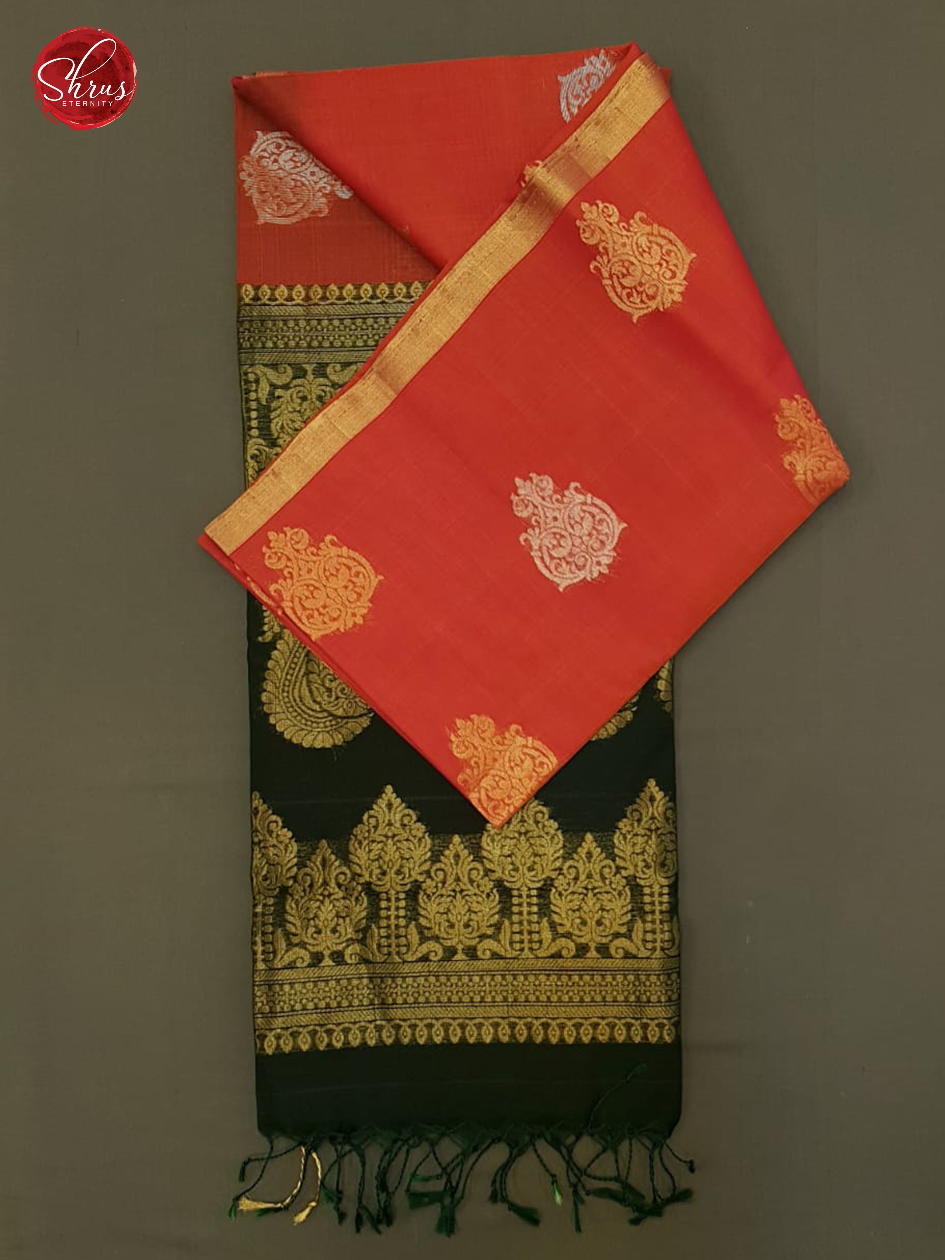 Red & Green - Borderless Silk Cotton with Gold , silver zari floral motifs on the body - Shop on ShrusEternity.com