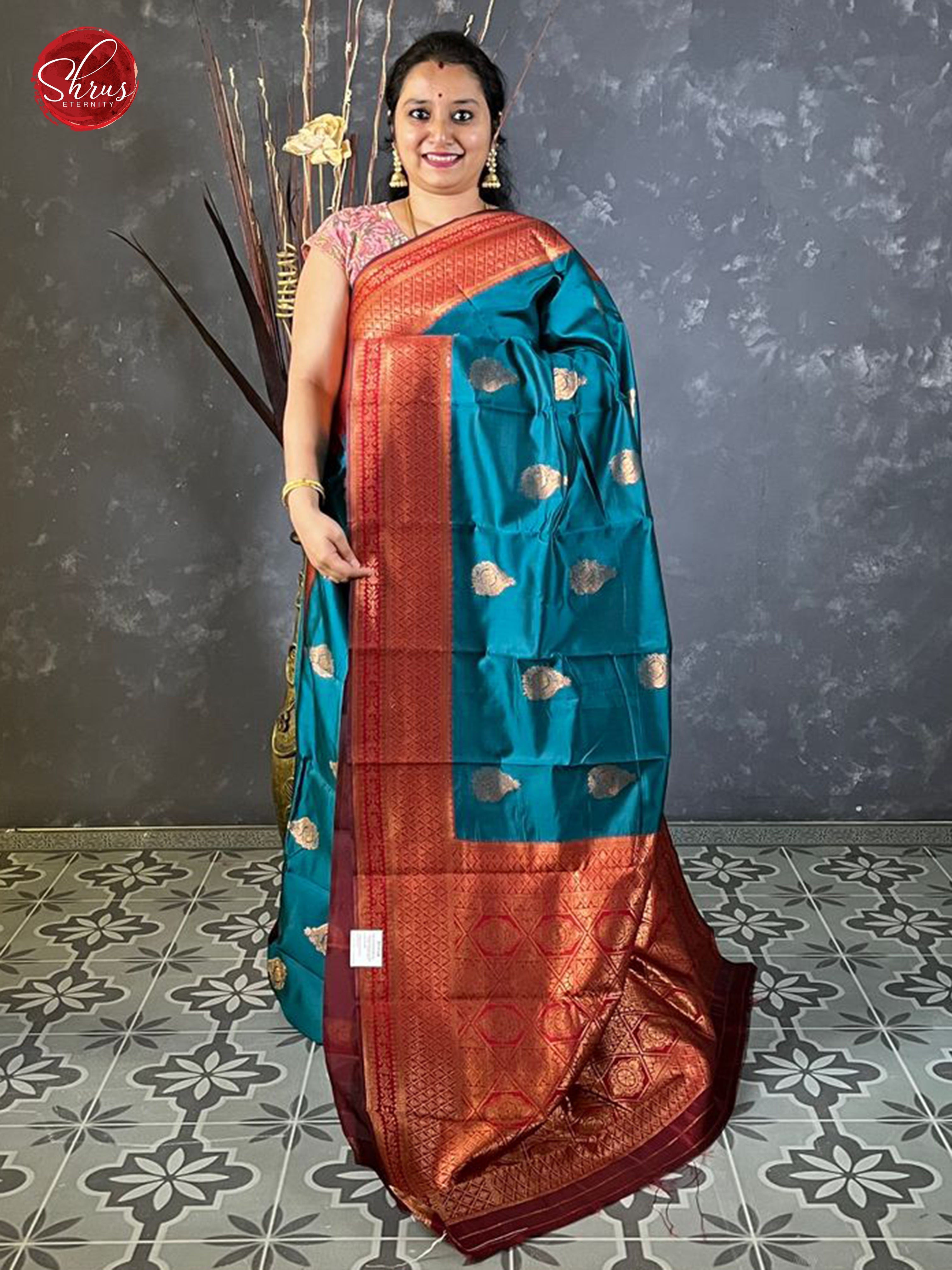 Green & Maroon- Semi Soft Silk with zari woven floral motifs  on the body & contrast  Zari Border - Shop on ShrusEternity.com